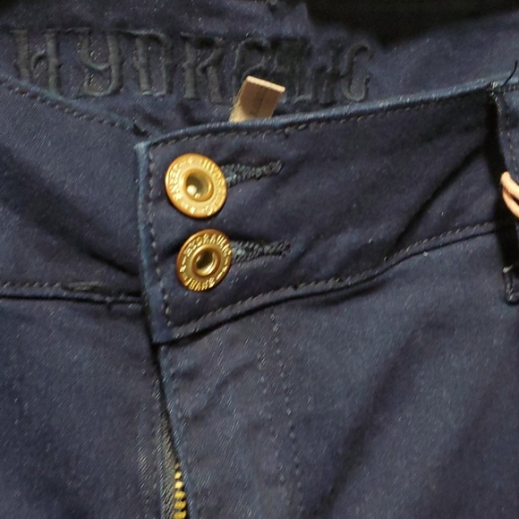 Dark rinse stretch capris - Picture 2 of 3